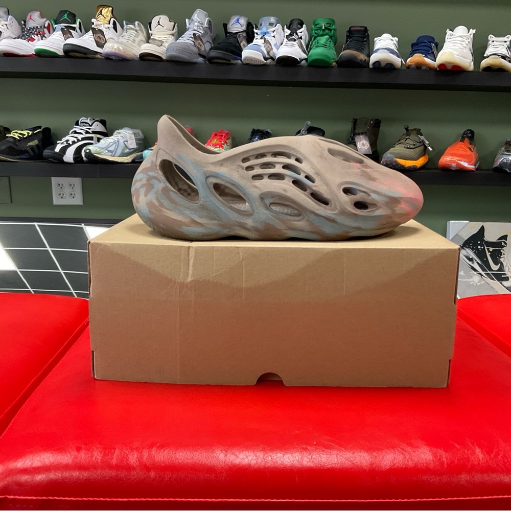 ADIDAS YEEZY FOAM RUNNER SZ 9M/10.5 W USED